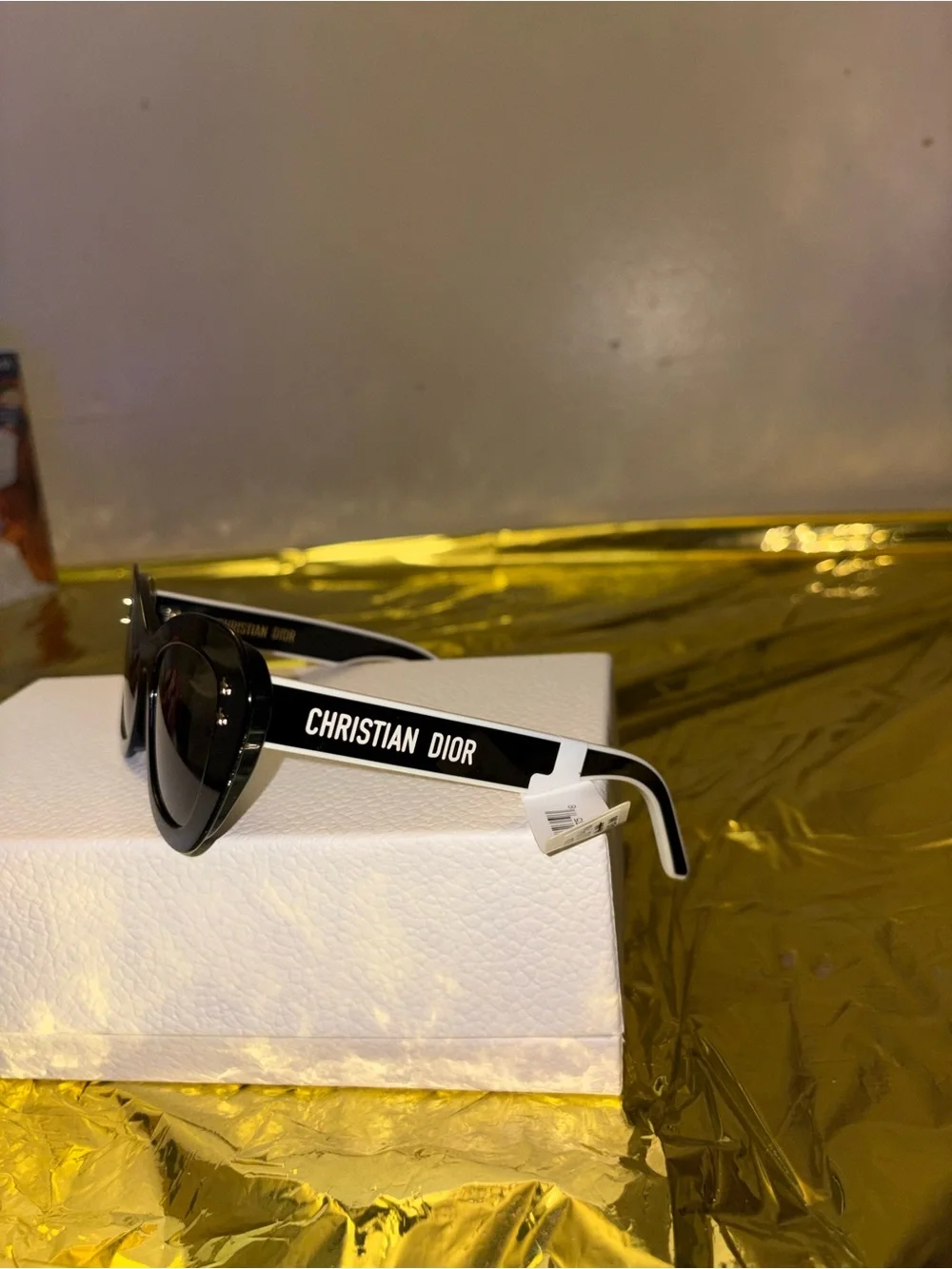 Dior Black and White Cat-Eye Sunglasses with Logo Temples - Picture 3 of 8